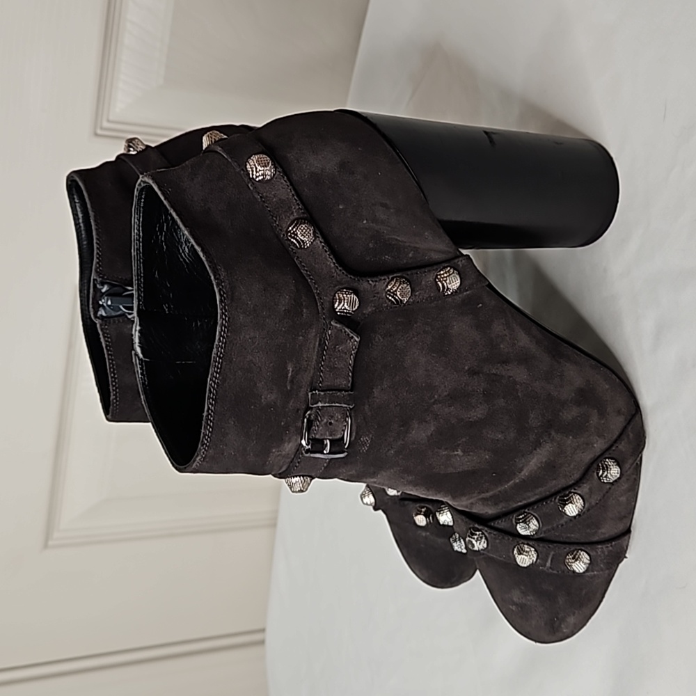 Balenciaga studded gray suede ankle boots size 39.5 - Picture 4 of 13